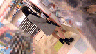 試着中にガッツリ開脚で丸見え!!どエロいモリマン女子の食い込み白Pをたっぷり粘着パンチラ盗撮の公式サンプル画像